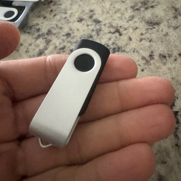 Usb Flash drive 16 Gb. 4 Pc New - Picture 2 of 6